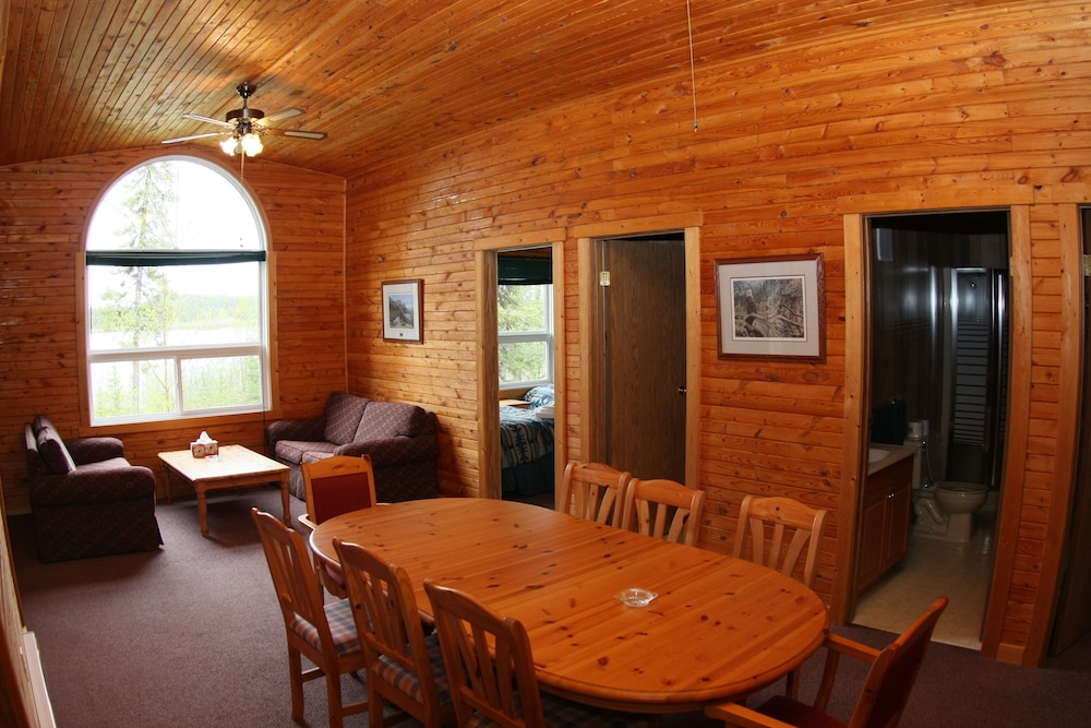 Deluxe Cabin, 4 Bedrooms, Lake View (Cabin 8) photo 3