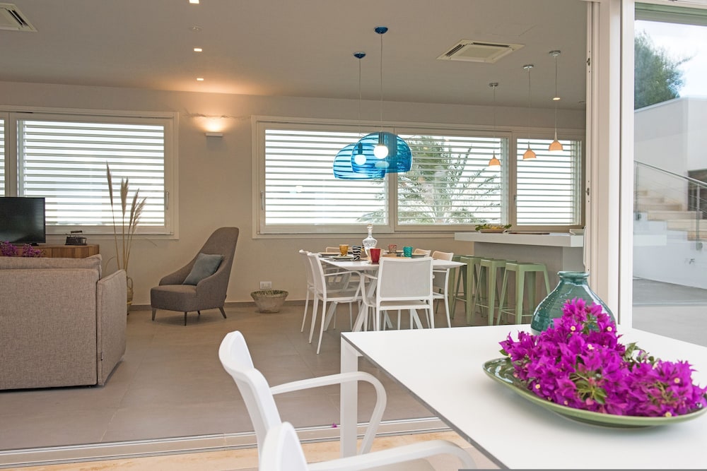 Villa photo 3
