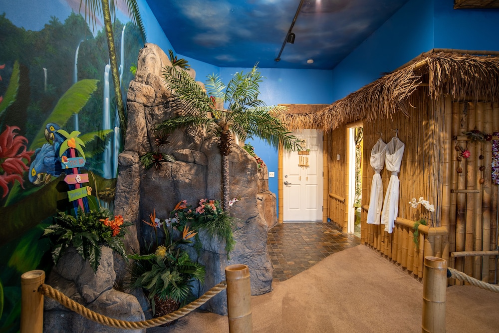 Room (Hawaiian Paradise I)