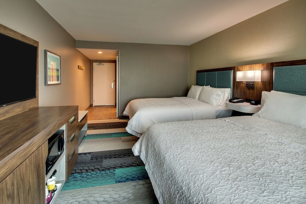 Room, 2 Queen Beds, Accessible, Refrigerator & Microwave (Hearing) photo 3