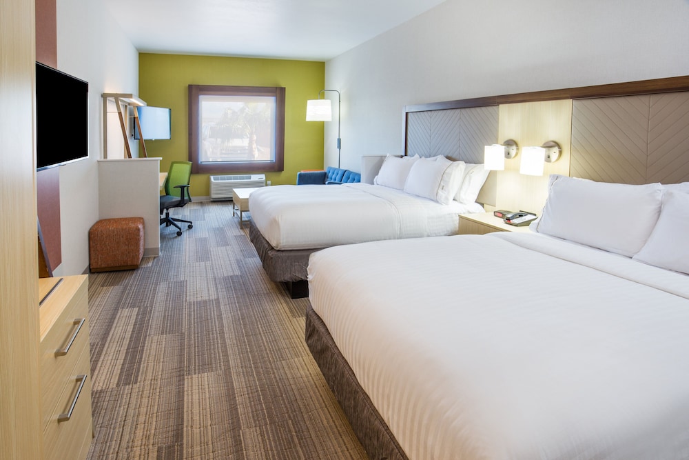 Suite, Multiple Beds photo 1