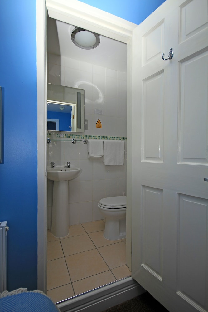 Single Room, Ensuite photo 3