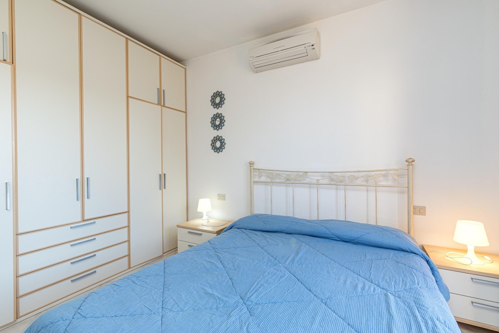 Family Apartment, Multiple Bedrooms (Il Borgo B5 700m From the Beach)
