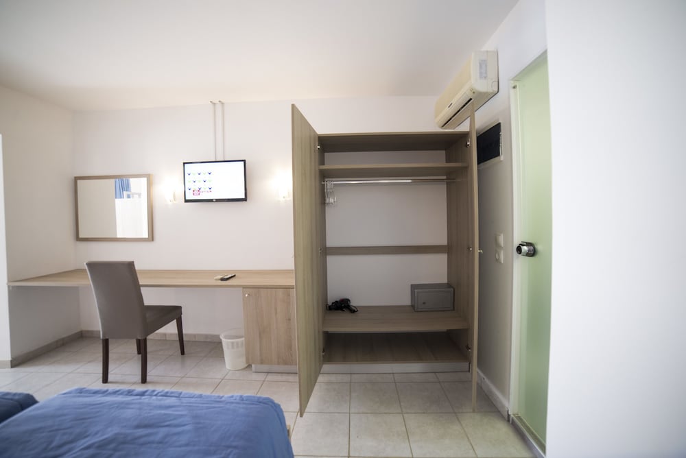 Family Quadruple Room - Photo 10