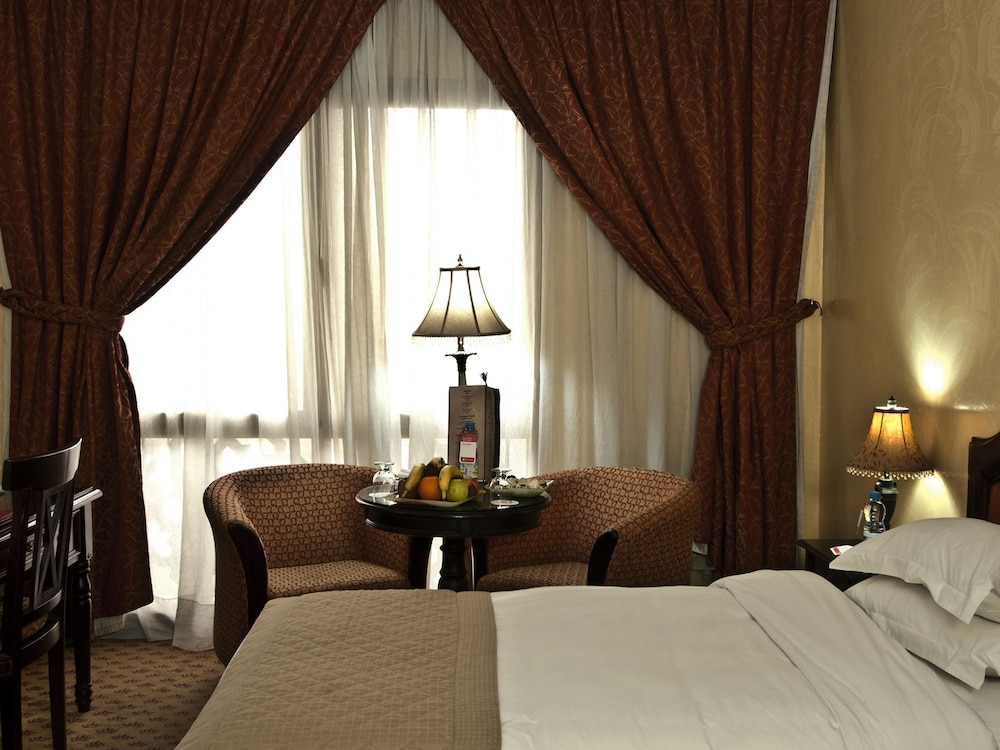 Deluxe Suite, 1 King Bed - Photo 1