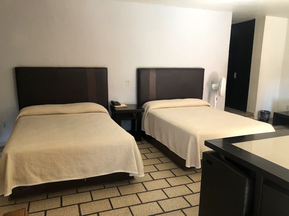 Standard Triple Room, Multiple Beds photo 1