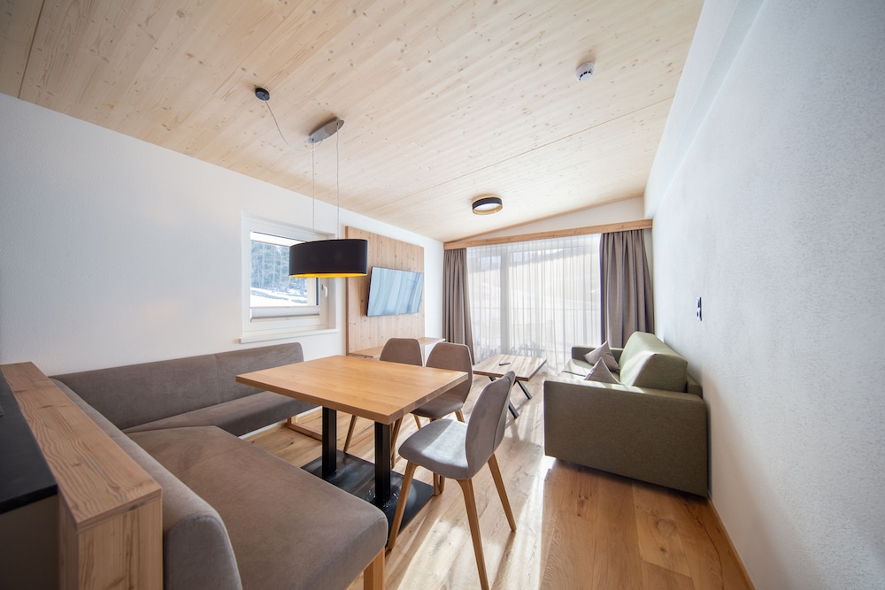 Luxury Apartment, Non Smoking, Balcony photo 3
