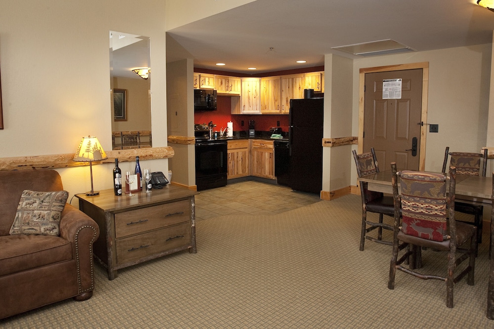 Ledge Rock Suite (Waterpark Access Additional) photo 3
