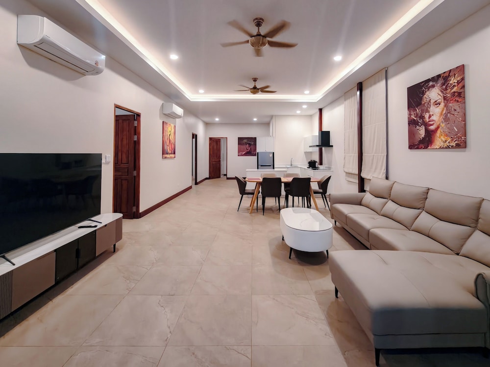 3 Bedroom Penthouse - Photo 7