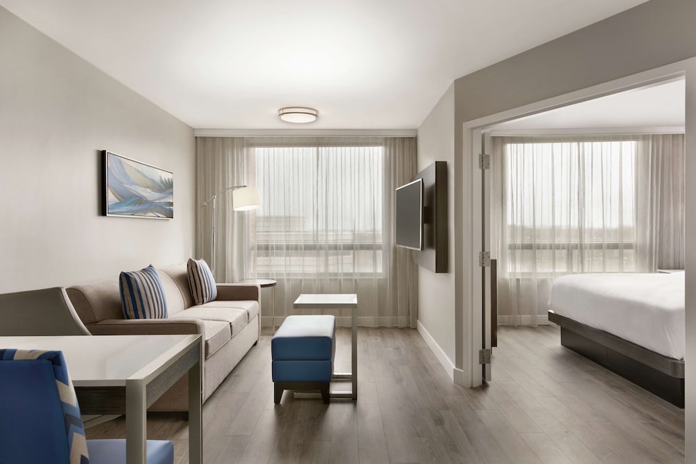 Premium Suite, 1 King Bed - Photo 1