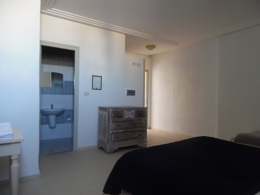 Standard Double or Twin Room photo 3
