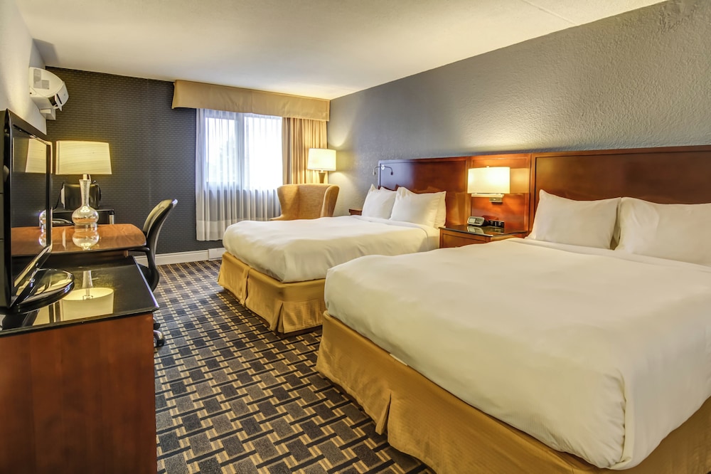 Standard Room, 2 Queen Beds - Photo 1