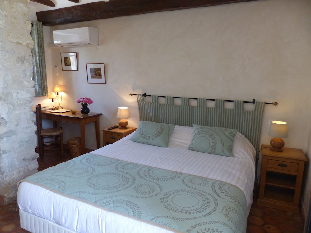 Comfort Room - Photo 1