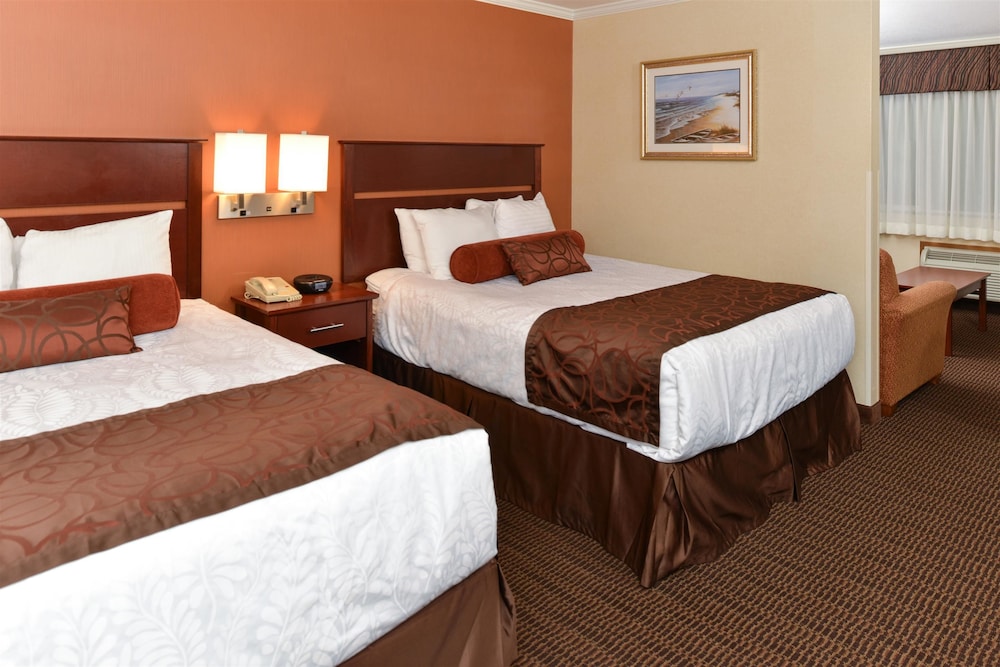 Family Suite, 2 Queen Beds, Non Smoking (Fees apply over 2 adults) photo 3
