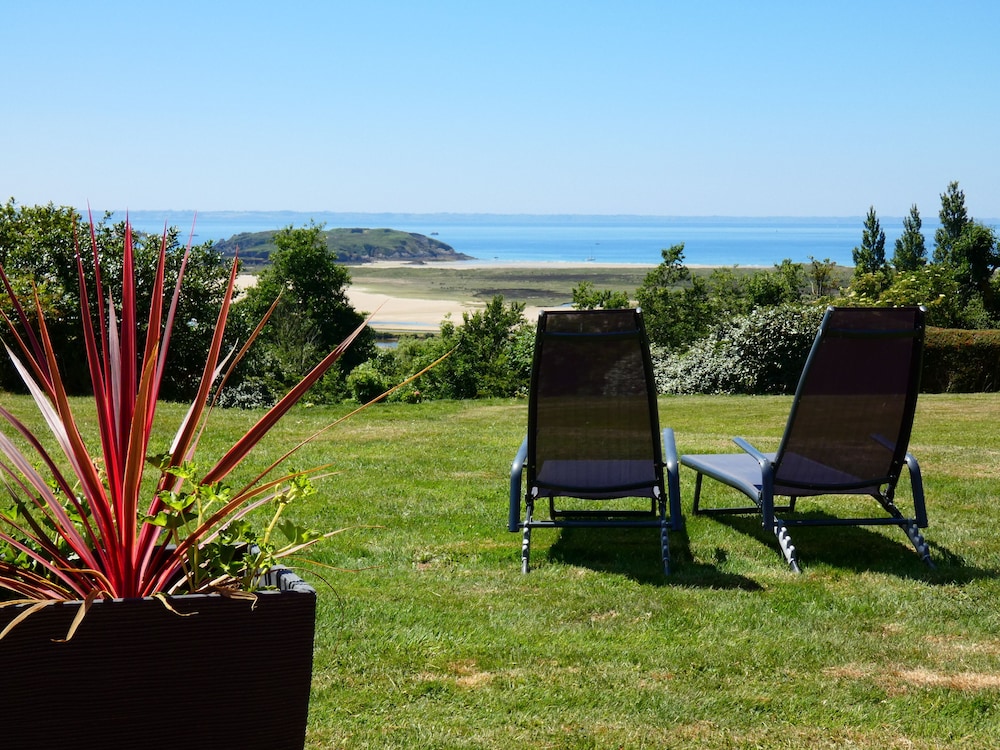 Superior Cottage, Sea View photo 2