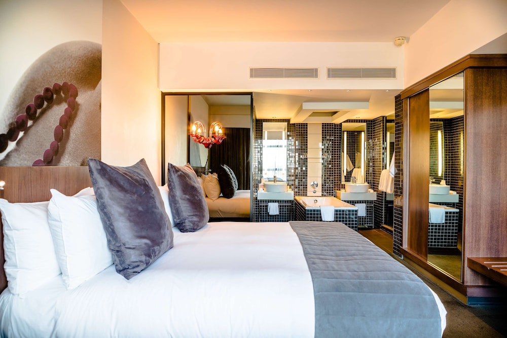 Suite thumbnail 5