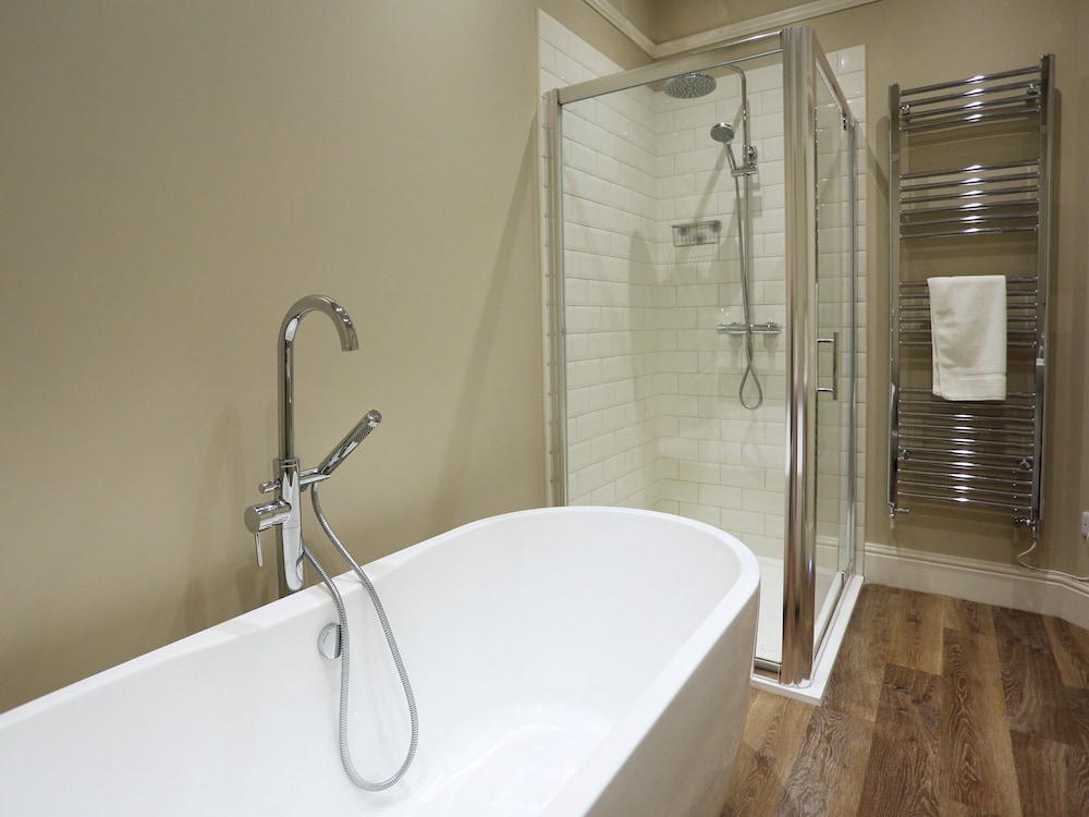 Luxury Double Room, Ensuite - Photo 5