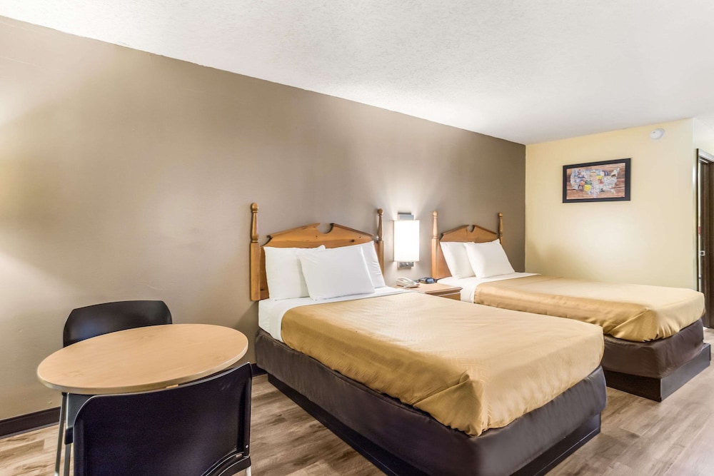 Standard Room, 1 King Bed with Sofa bed, Smoking - Photo 4