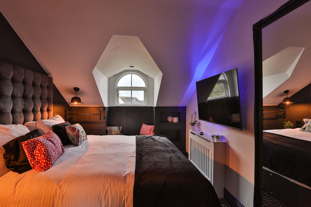 Wall Street Apartment