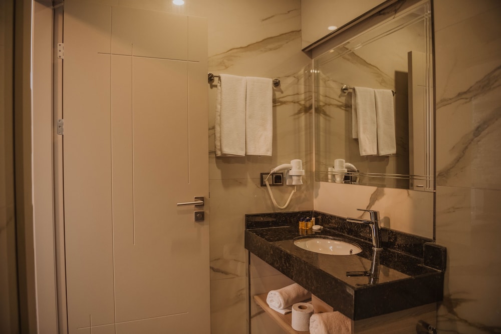 Peerless Suite with Jacuzzi and fireplace - Photo 2