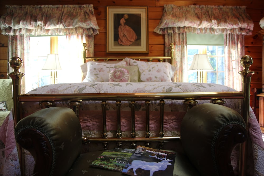 Superior Room, 1 Queen Bed, Jetted Tub (Spa Suite) photo 2