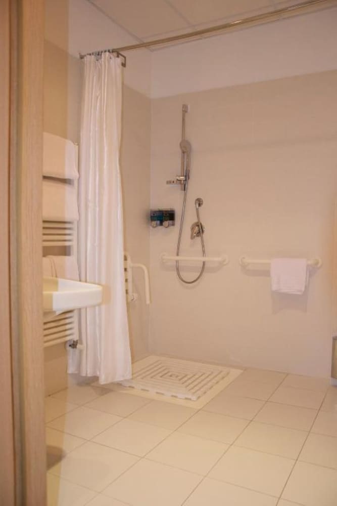 Economy Room (Bathroom For Disable) photo 2