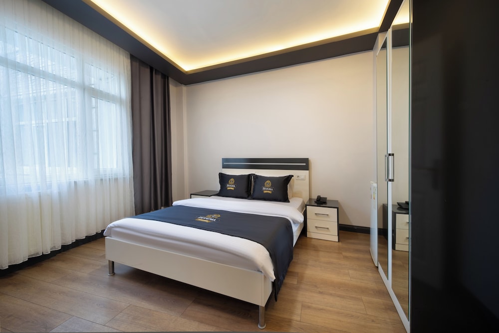 Executive Suite, 1 Queen Bed, Jetted Tub photo 2