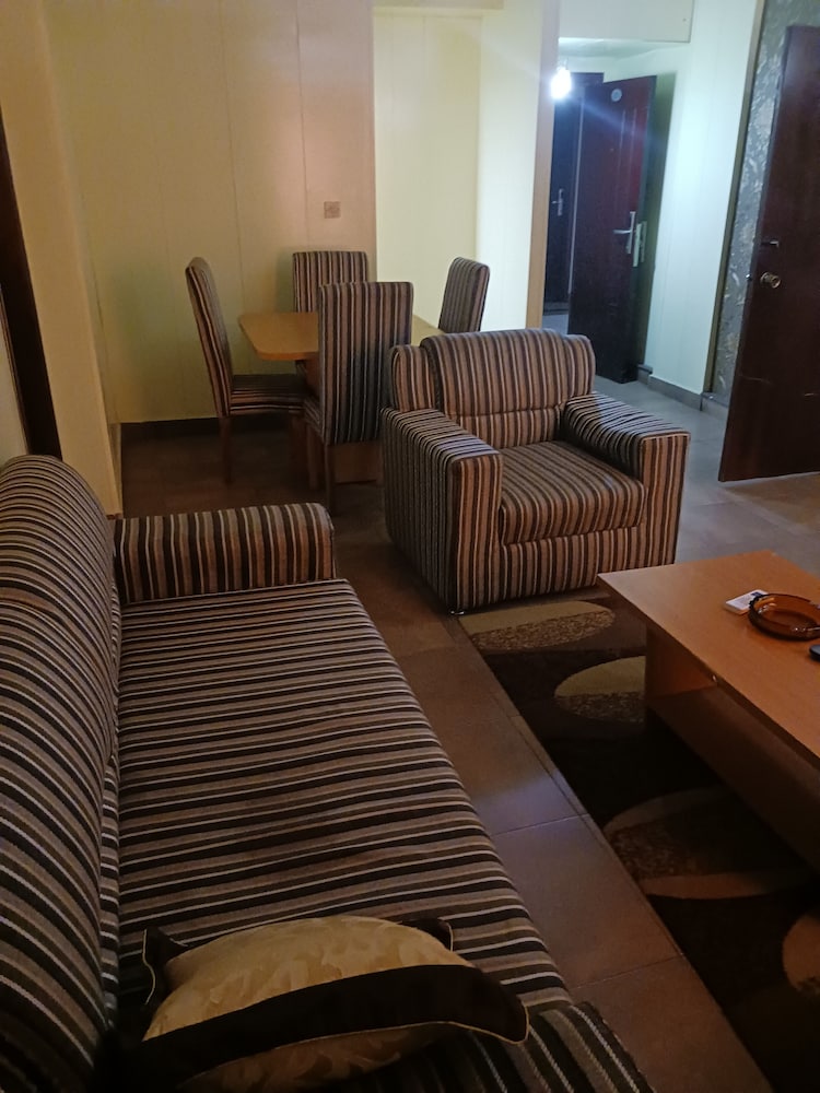Business Suite photo 3