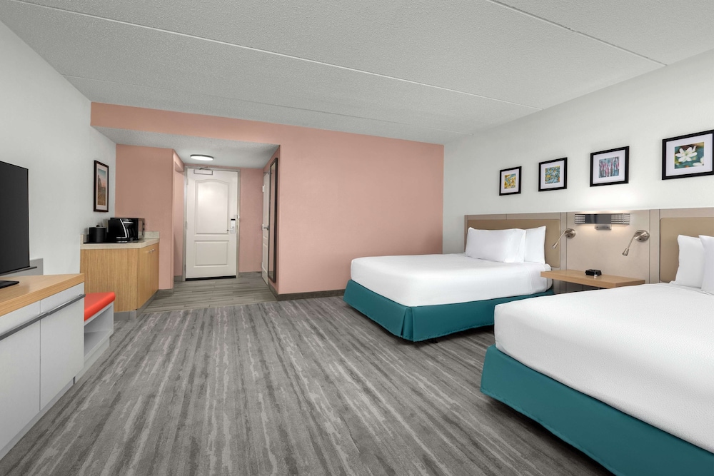 Room, 2 Queen Beds, Accessible (Mobility, Roll-in Shower) - Photo 3