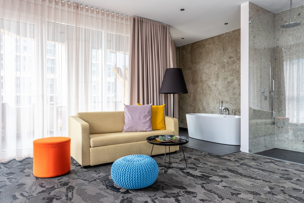 Suite with Balcony & River view - Photo 7