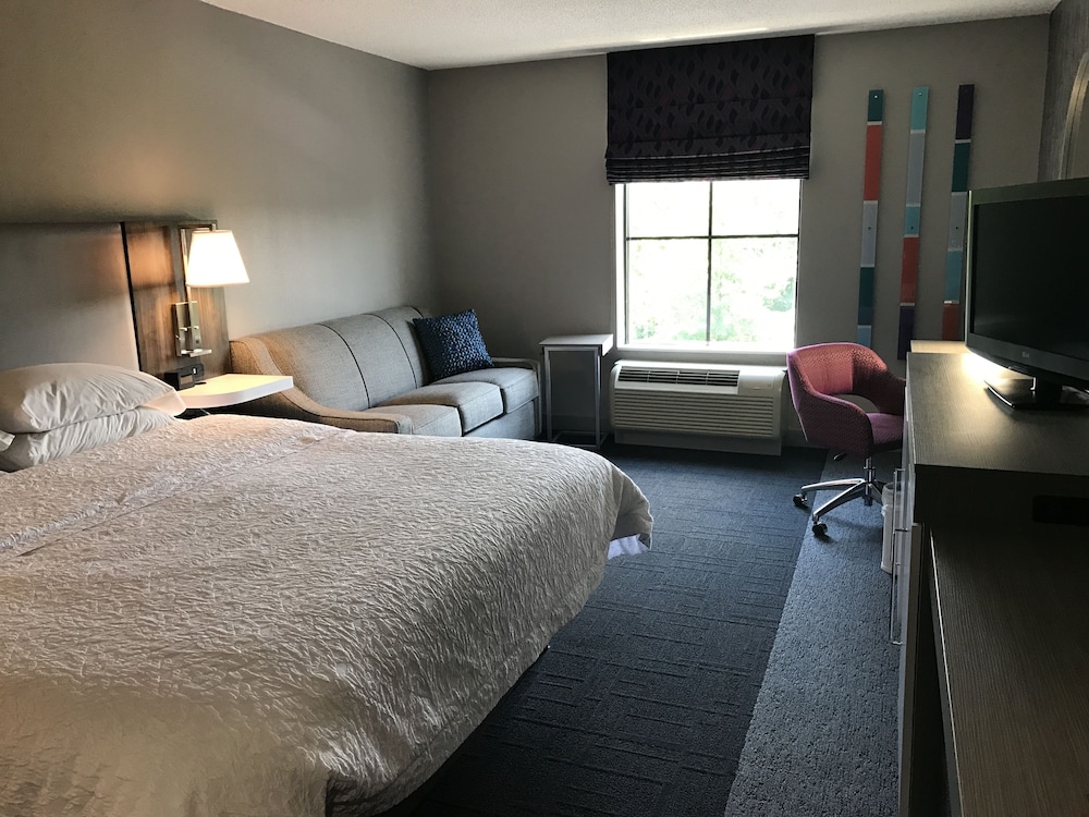 Room, 1 King Bed, Corner - Photo 3