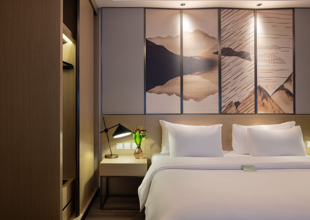 Junior Suite, 1 King Bed, Non Smoking photo 2