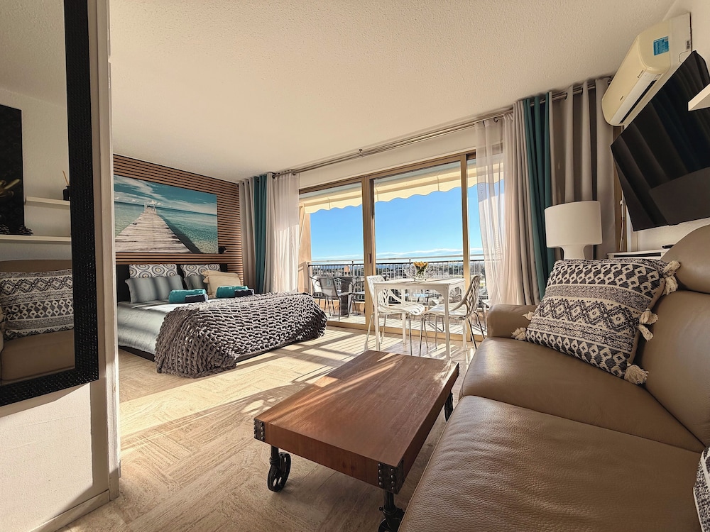 Family Studio, Balcony, Sea View photo 2