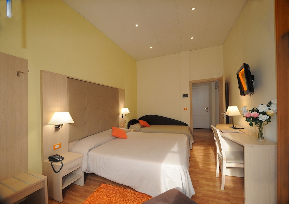 Quadruple Room - Photo 5