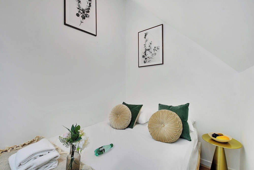 Apartment photo 2
