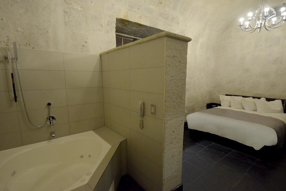 Superior Suite, 1 Queen Bed - Photo 1