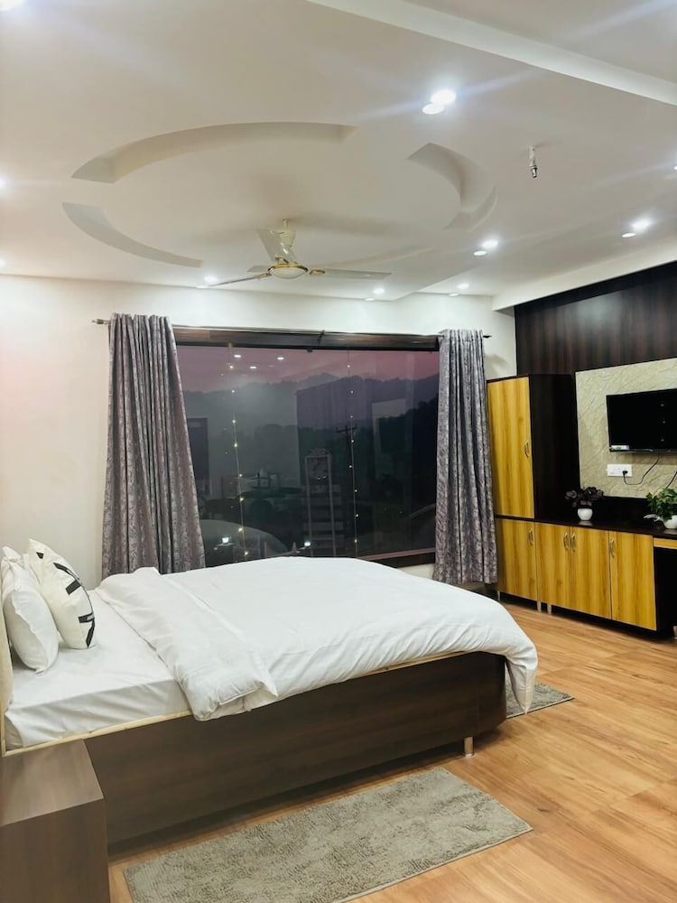 Comfort Suite, Balcony, Mountain View photo 1