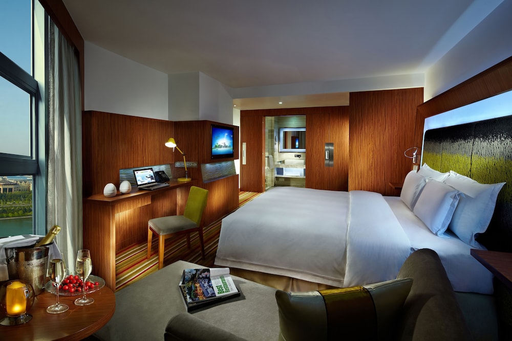 Superior Room, 1 King Bed - Photo 4