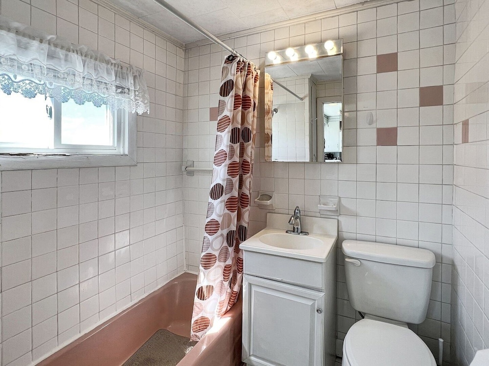 House, 2 Bedrooms photo 3