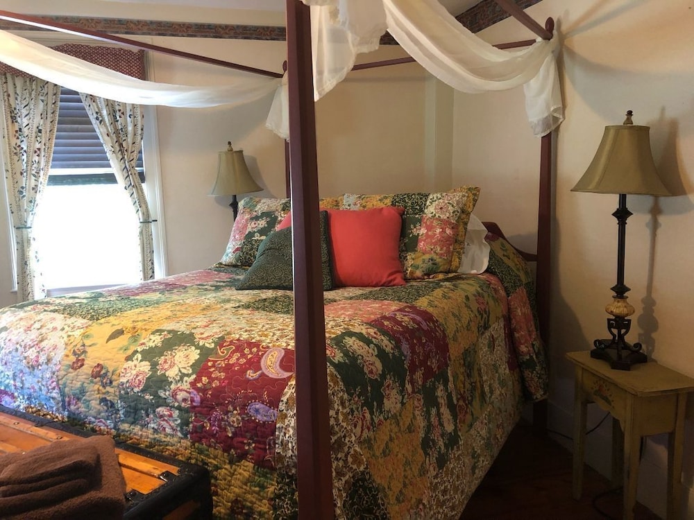 Charmingfare Room - Private Bath photo 1