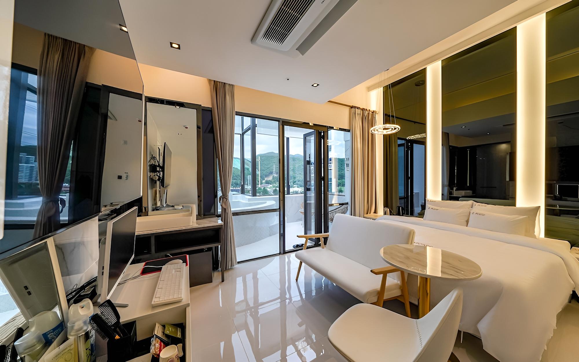 Room (Party Room-Terrace Pool Villa (Random) - Photo 2