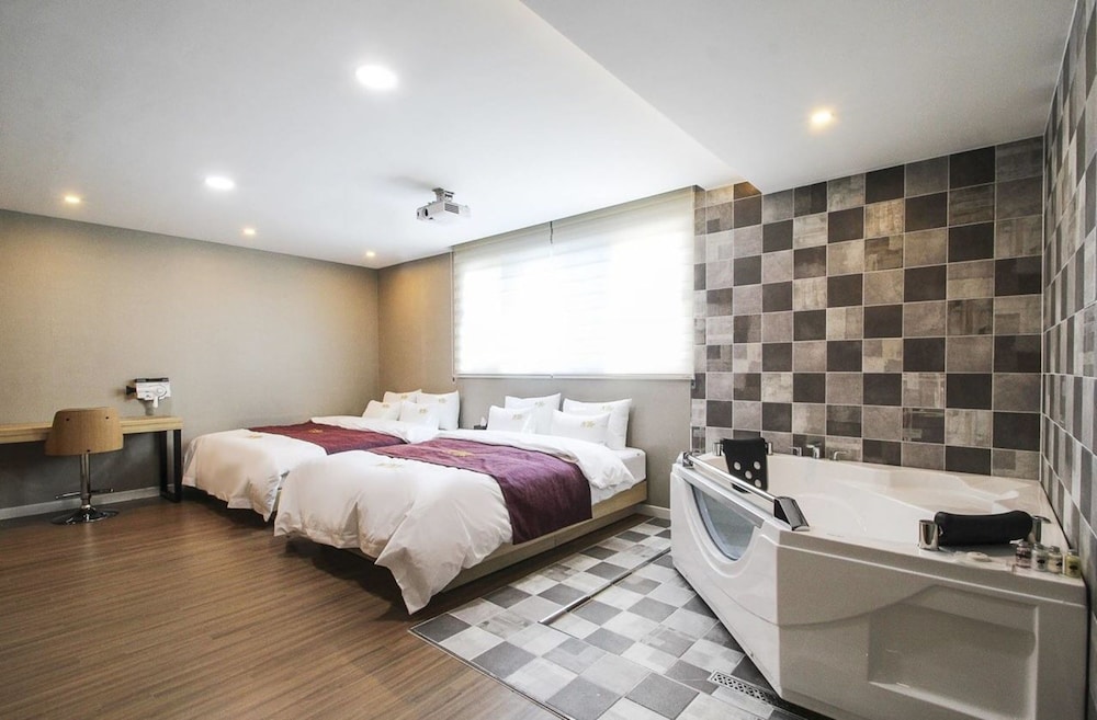 Family Suite - Photo 4
