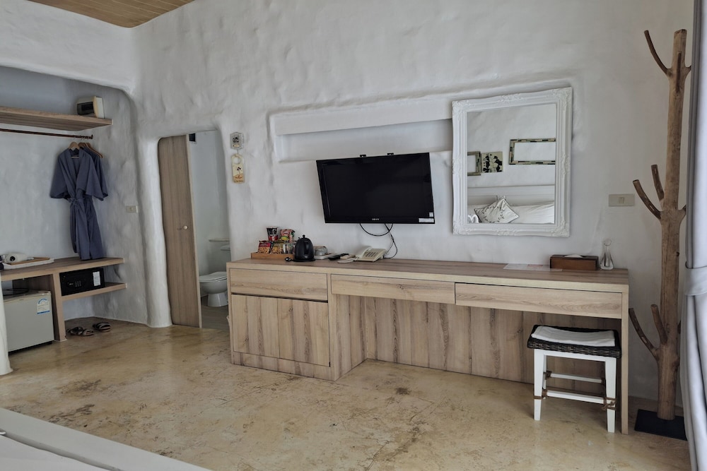 Deva Casa by the Pool - Photo 10