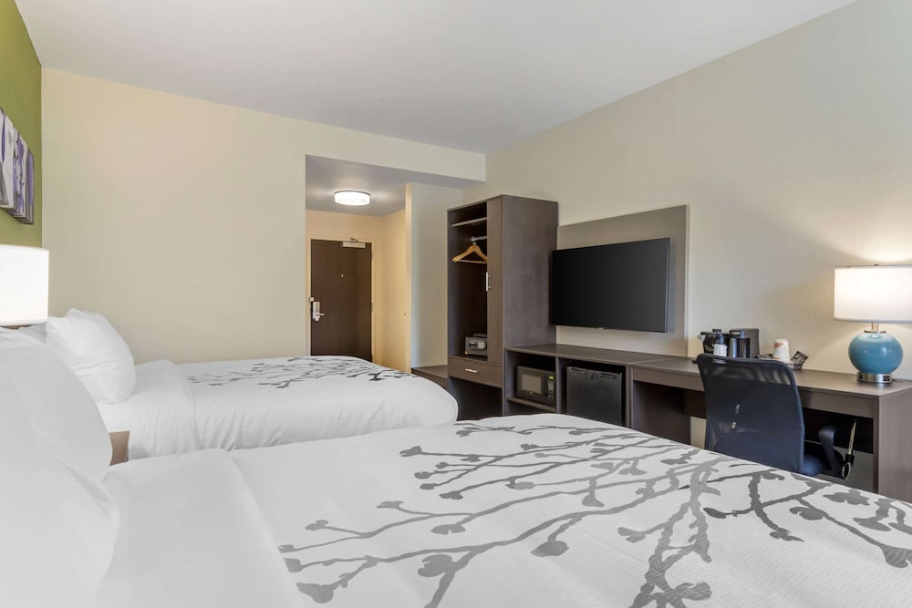 Standard Room, 2 Queen Beds, Non Smoking - Photo 5