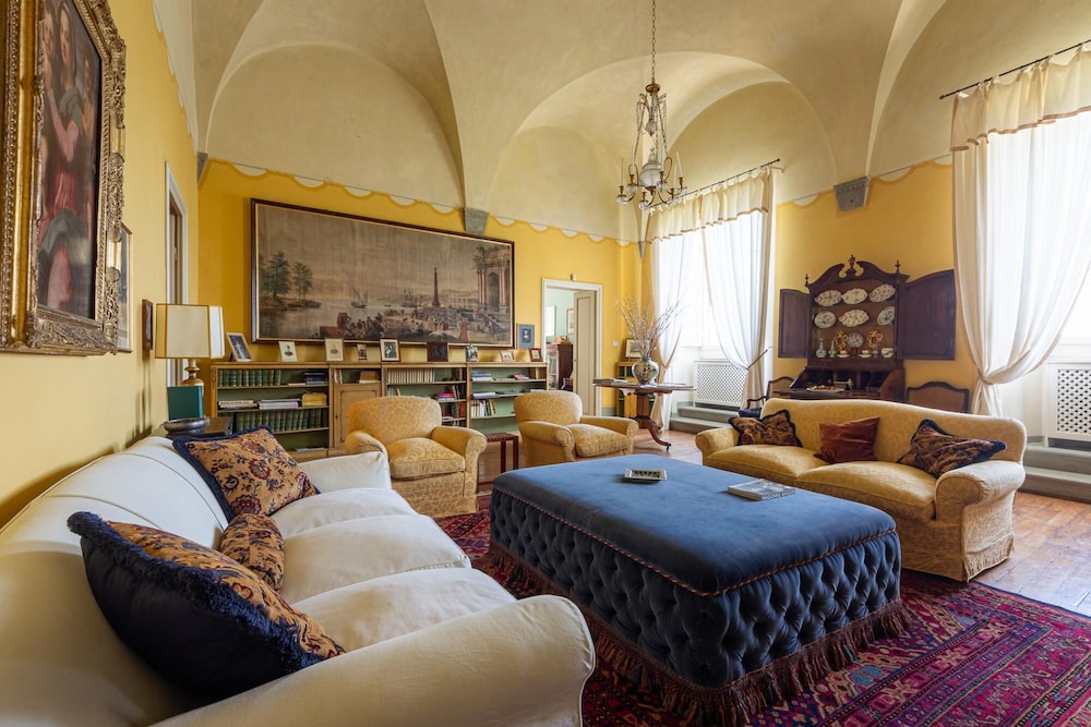 Villa di Tizzano Luxurious Retreat in Paradise, Photo 30
