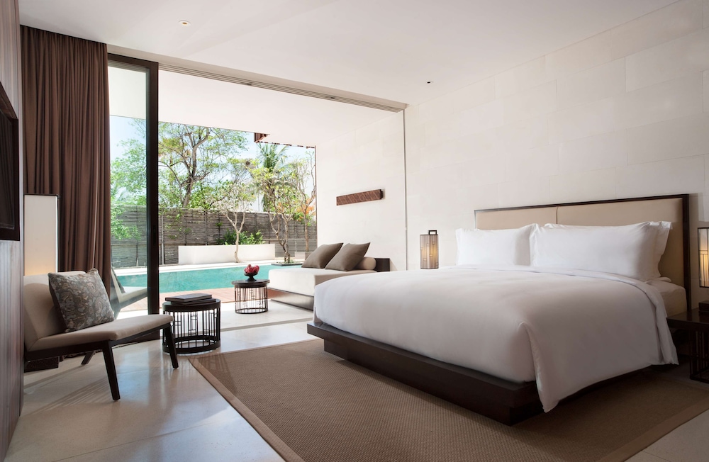 Deluxe Room, 1 King Bed photo 1