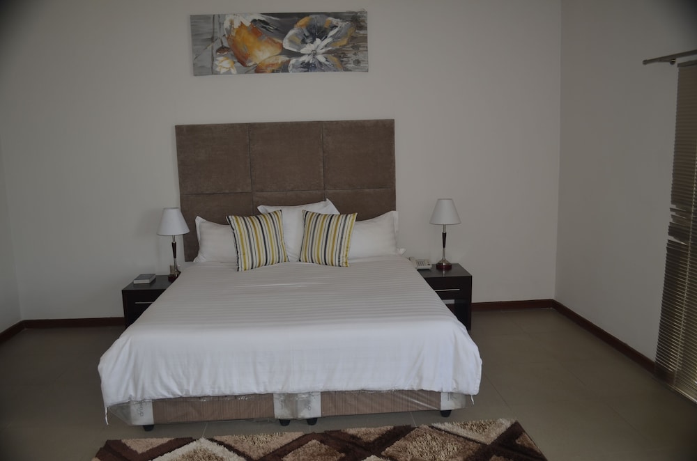 Deluxe Single Room, 1 Queen Bed, Accessible, Private Bathroom