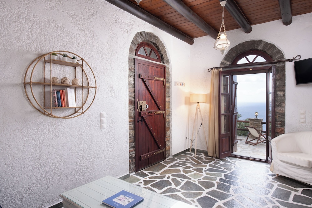 Up & High 1 Bedroom Maisonette with Panoramic Sea View