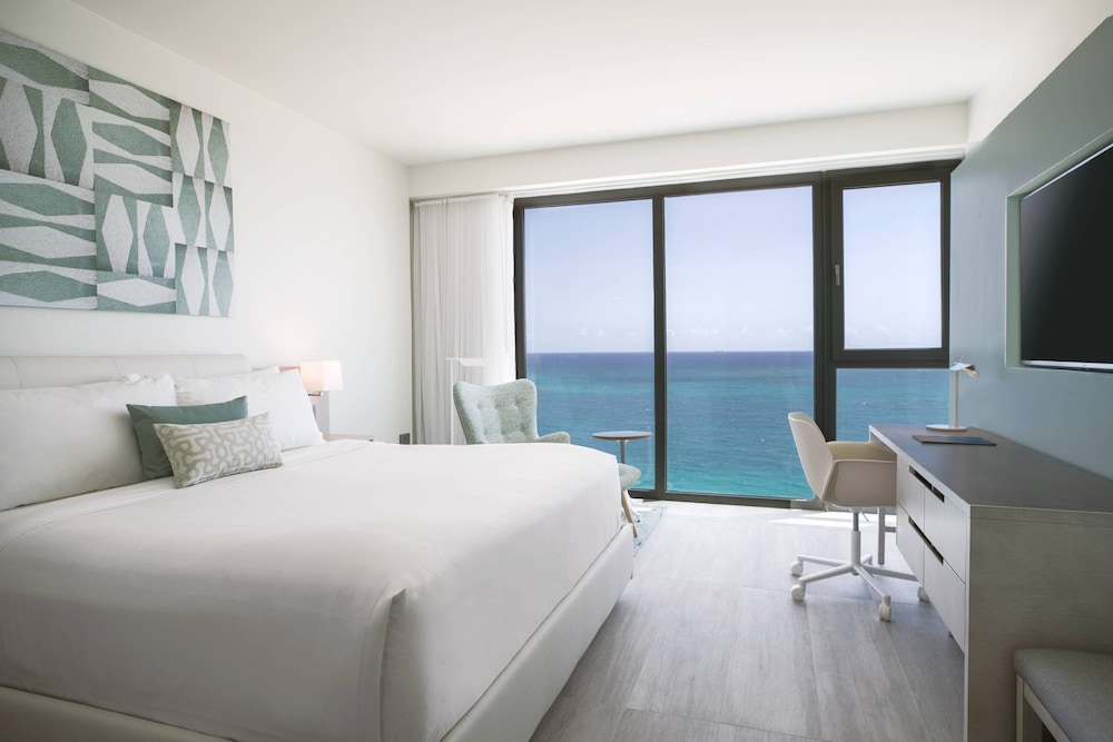 Room, 1 Queen Bed, Tower photo 2