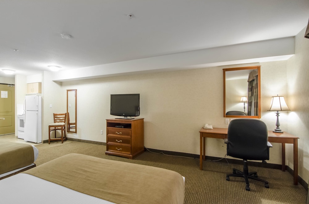 Room, Multiple Beds, Non Smoking (3 double beds) - Photo 2